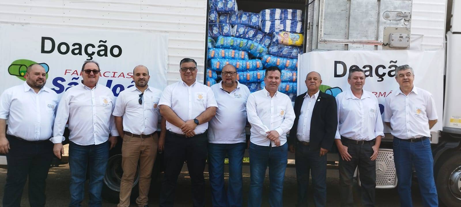 Companheiros prestigiando a Inauguração de mais uma unidade da Rede de Farmácias São João 