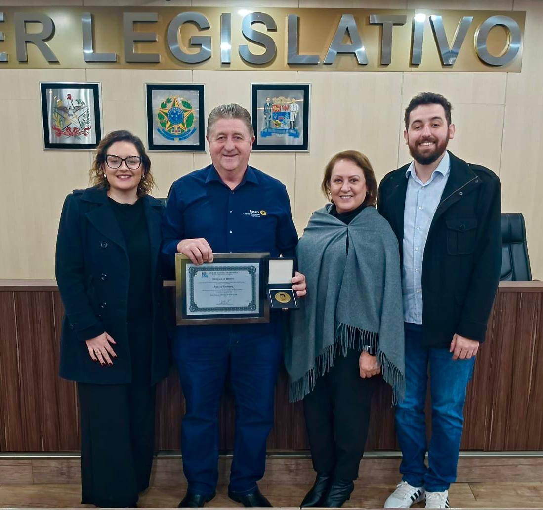 Companheiro Anesio recebendo Homenagem