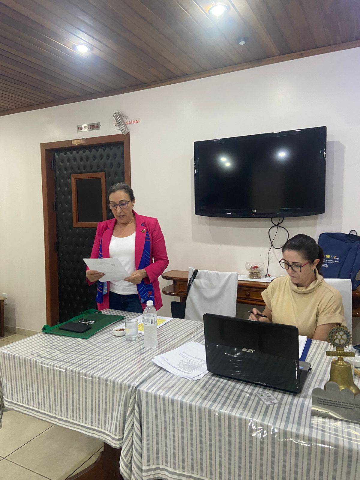 A Instrução Rotária é um momento das reuniões do Rotary Club onde os membros partilham informações, curiosidades e esclarecem dúvidas sobre o Rotary.