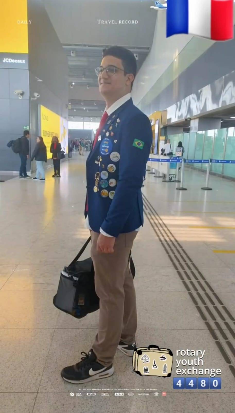 Intercambista Enzo Embarca Para a França