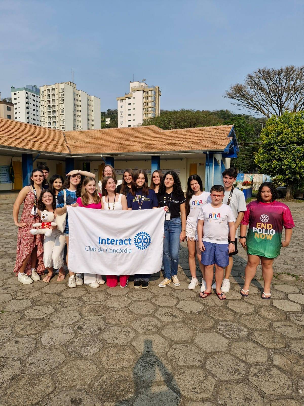 Interactianos reunidos na 4ª reunião ordinária do Interact Club de Concórdia