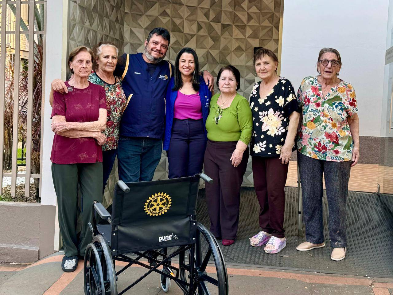 Entrega de cadeira de Rodas do Projeto Lacre Tampinha Amigo