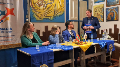 Governador Distrito 4652, Cioney Giovanella, Presidente do RC Porto Belo Costa Esmeralda André Severo, Presidente do RC de Bombinhas Karen Jorgensen e Governadora Assistente Elisabete Estela Mysko.