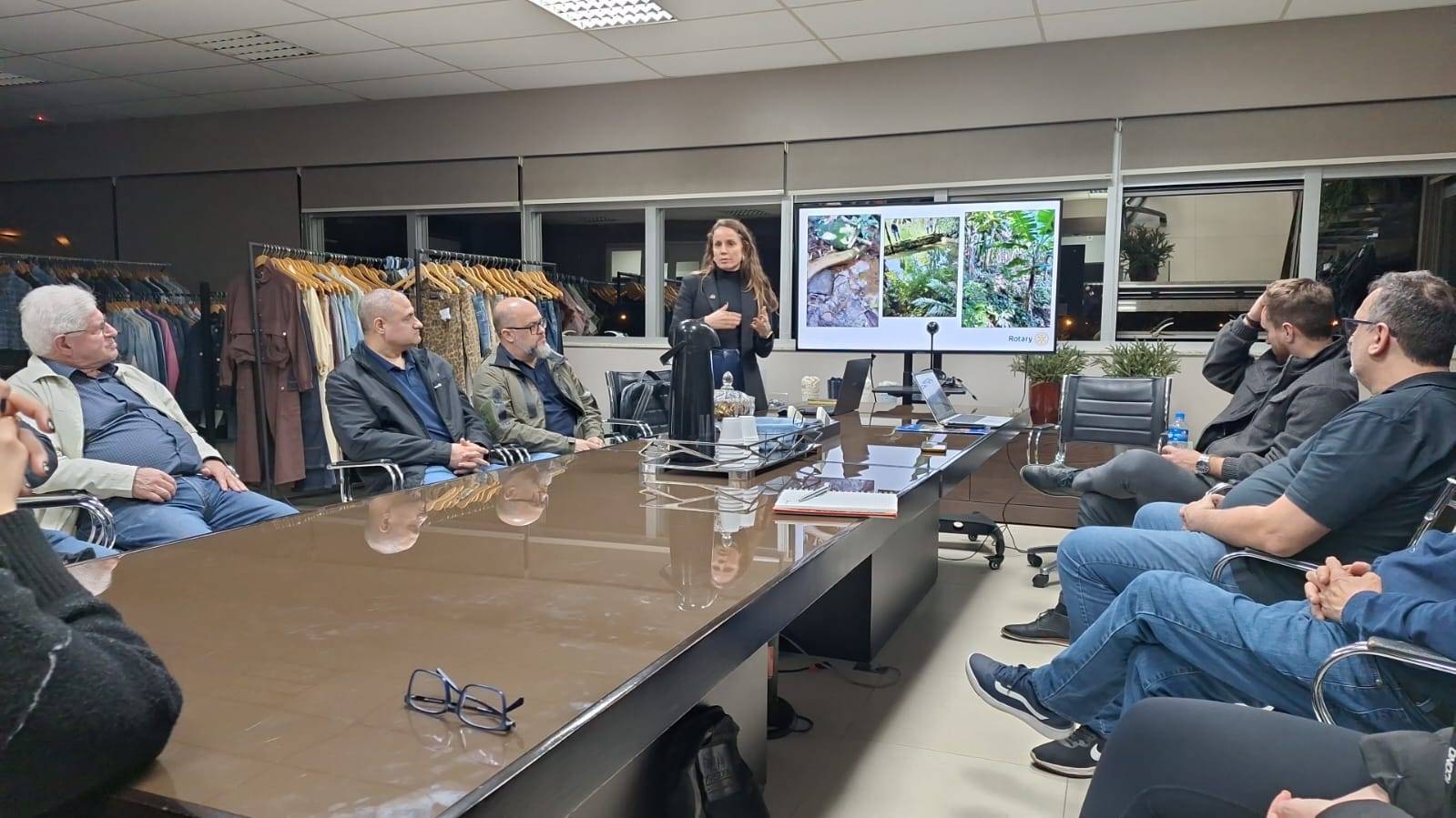 Apresentação dos projetos do Rotary à UfoWay! Juntos, transformando comunidades e cuidando do futuro.