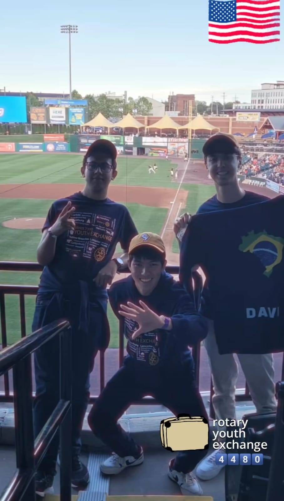 Intercambista Davi Assiste Partida de Beisebol e é Recepcionado Por Rotarianos