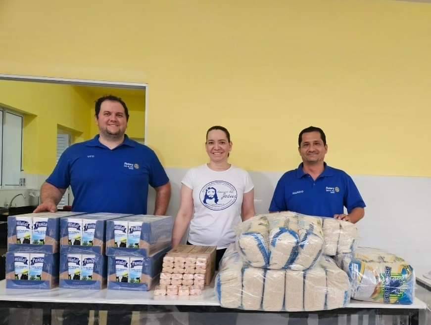 Rotary Club de Jahu - Centro Entrega Doação Para Casa da Sopa do Santo Ivo