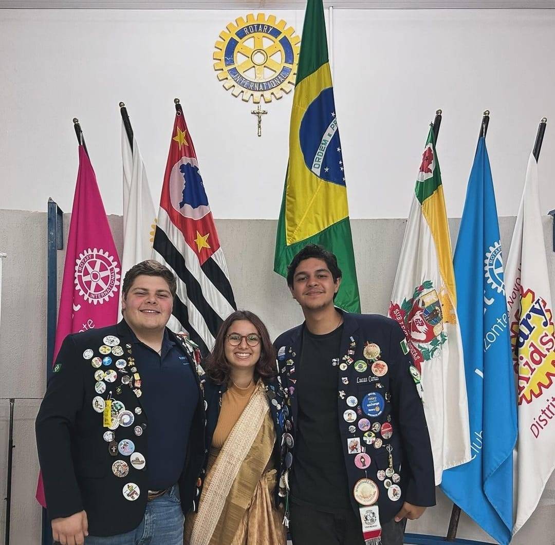 Rotary Club de Novo Horizonte Recebe Visita dos Intercambiários em Reunião Especial 