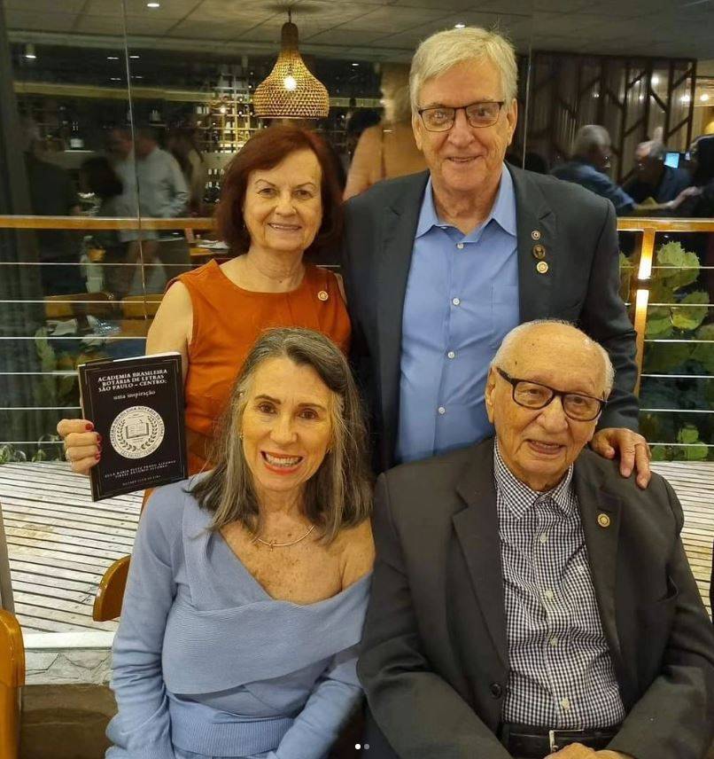 Rotary Club de Lins Apresenta Livro Lançado em Reunião 