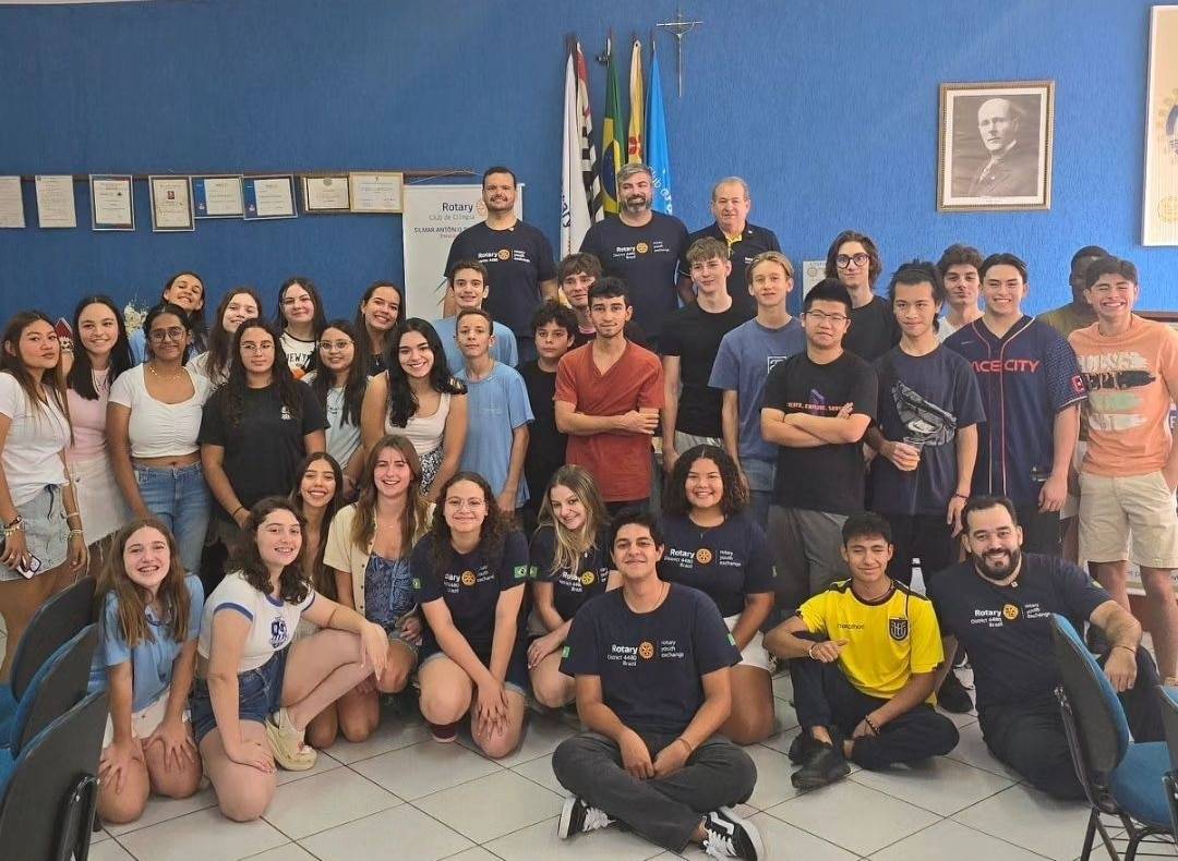 28 Jovens Intercambistas de 12 países se reuniram e curtiram os parques aquáticos Termas do Laranjais e Hot Beach.em Olímpia