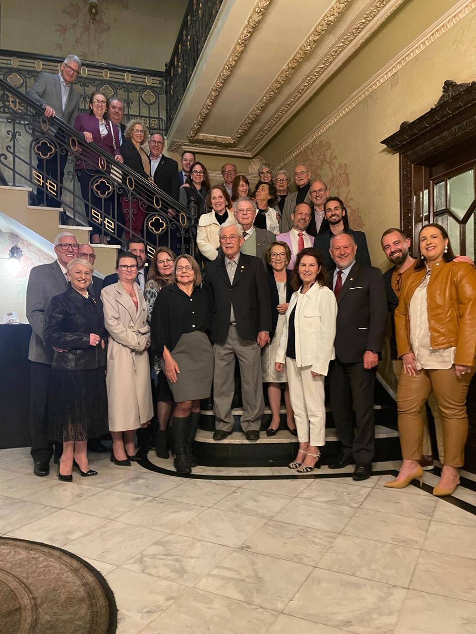 Festiva de entrega de título sócio honorário, empresa cidadã e safira