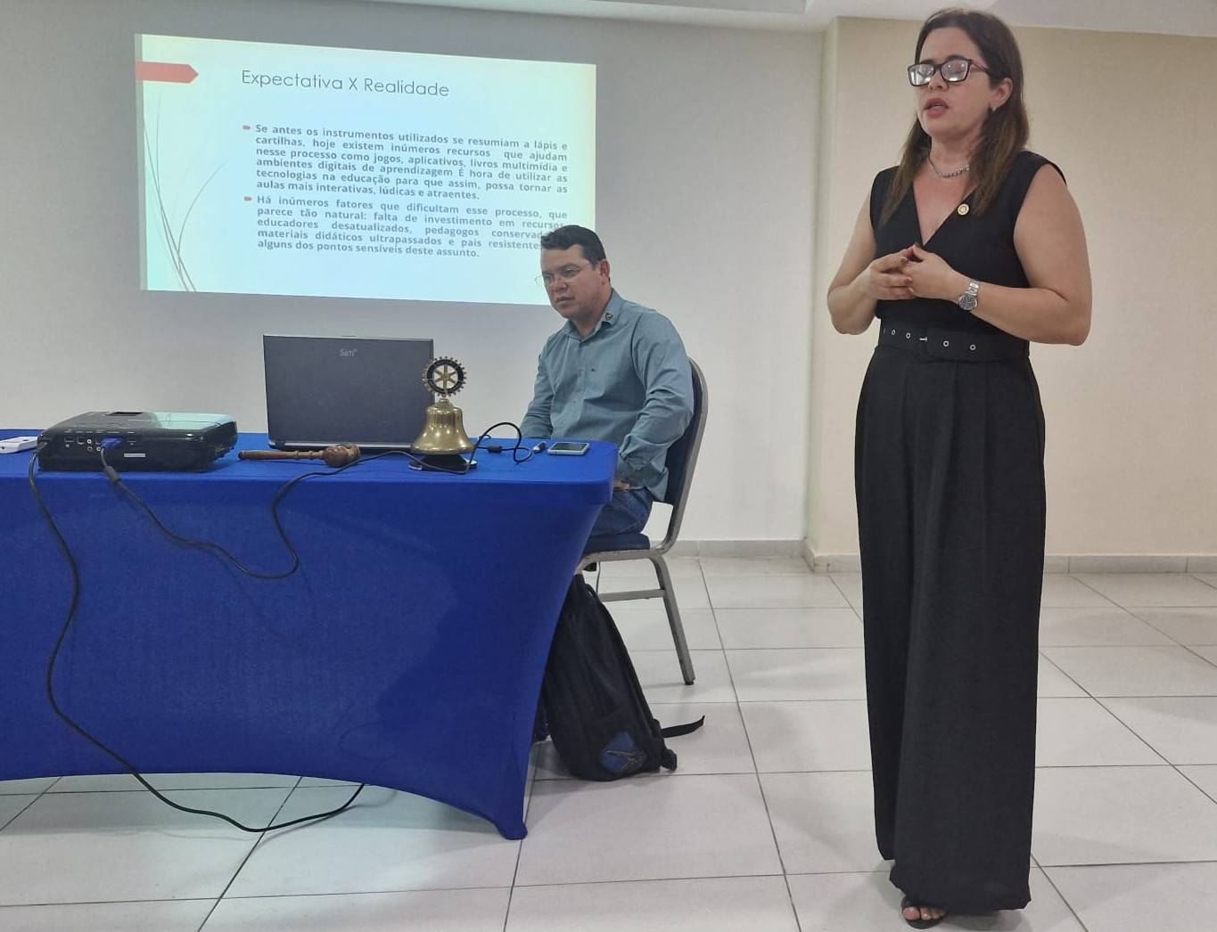 PALESTRA - EDUCAÇÃO BÁSICA E ALFABETIZAÇÃO - TEMA - Alfabetização e Tecnologia-Vilã ou Aliada?