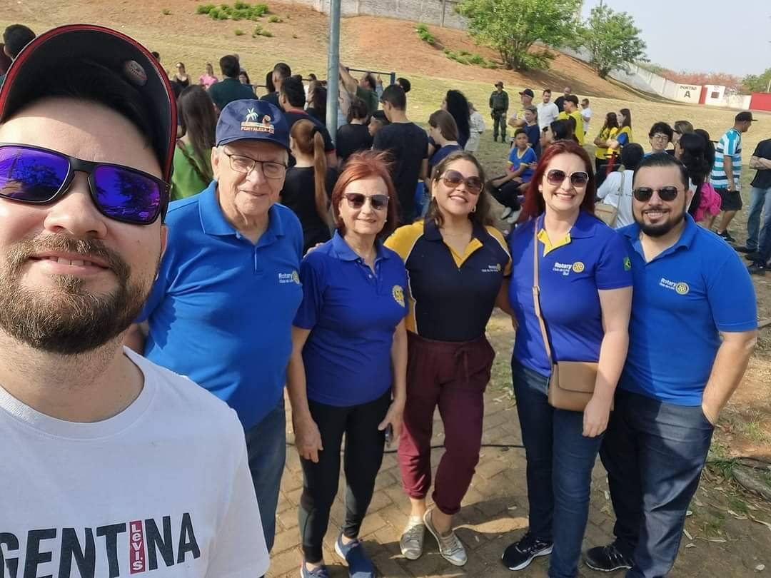 Rotary Club de Lins Planta 100 Árvores 