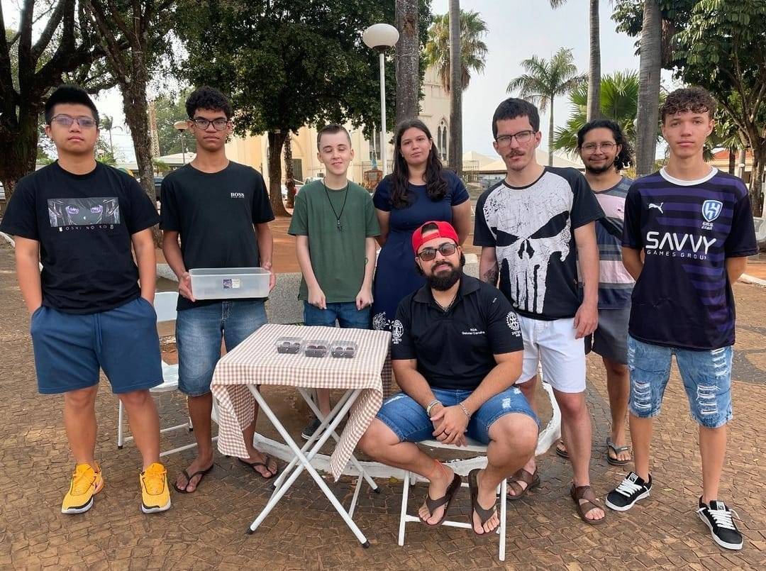 Rotaract e Interact Club de Ariranha Realiza o  1º Interchoco - Venda de Brigadeiros Beneficente