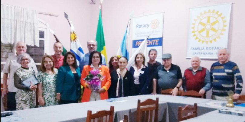 COMPANHEIROS DO CLUBE COM A GOVERNADORA DO DISTRITO.