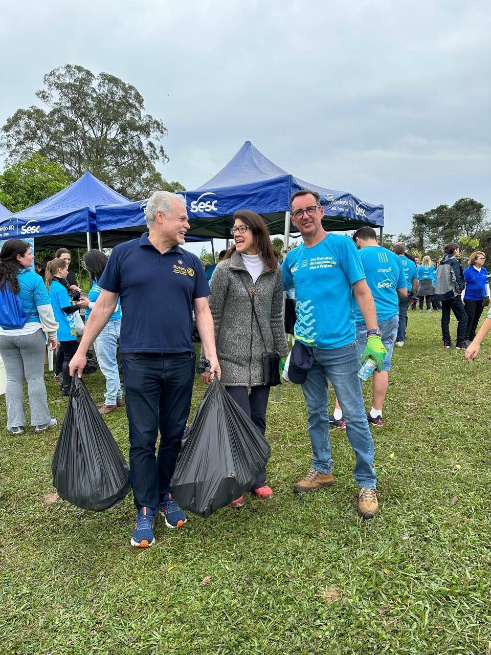 ROTARIANAS E ROTARIANOS EM AÇÂO