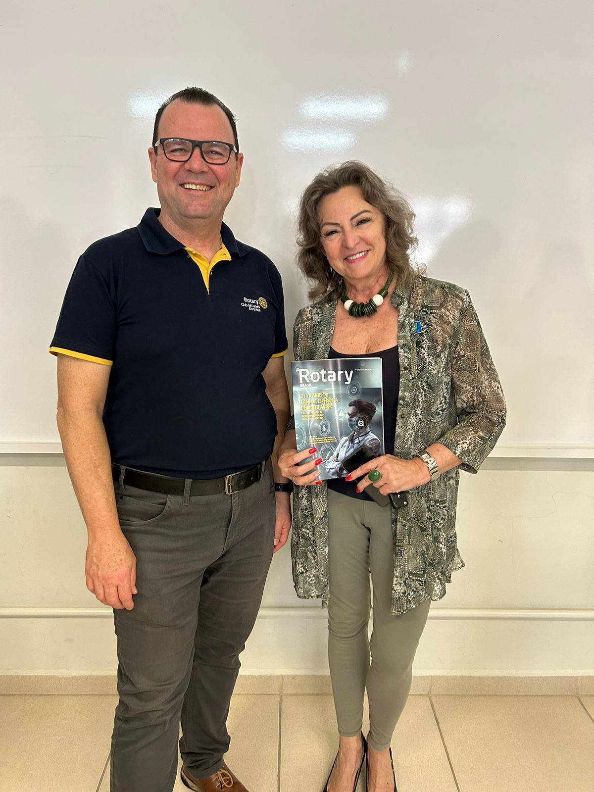 Pró-reitora de Pesquisa e Extensão, professora Lília Kanan e o presidente do Rotary Lages Alvorada, Maurício Menolli