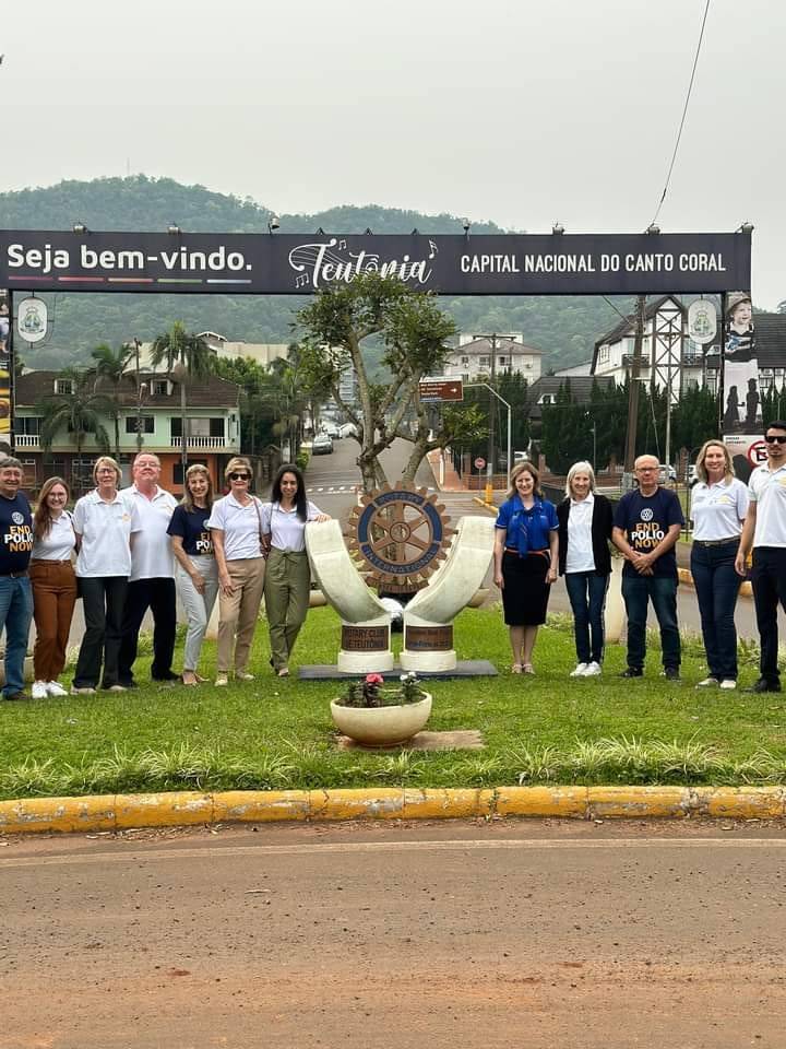 Foto oficial no Marco Rotário de Teutônia