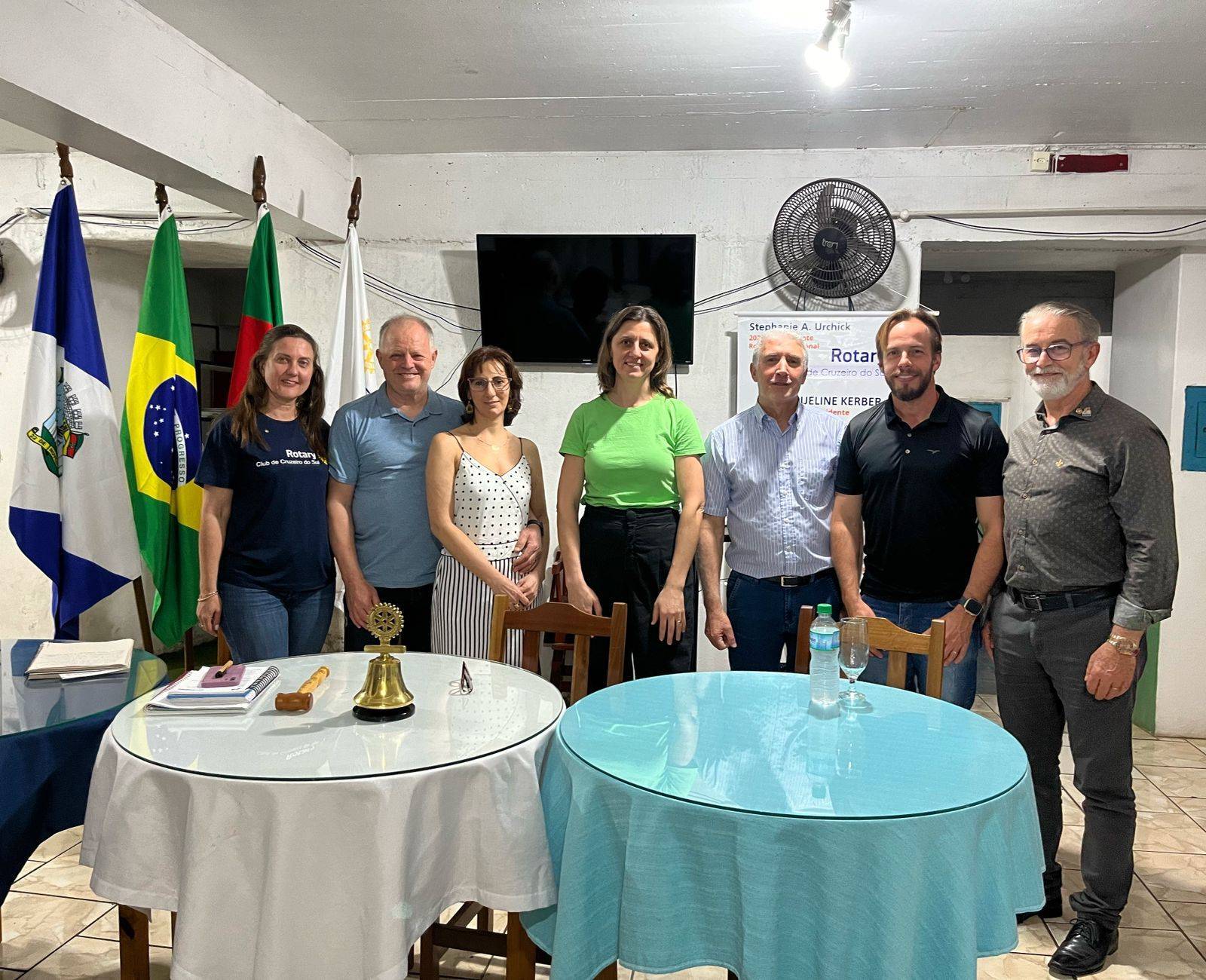 Na imagem, presidente Jaqueline Kerber, novos companheiros Sr Genesio Hendler e Lis Hendler, Sra Viviane Herder e Sr Rangel Huppes, Luiz Fassina e Antônio.