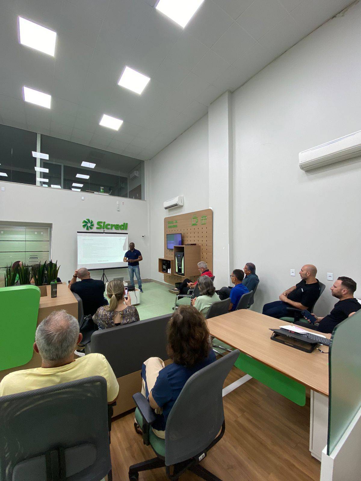 Companheiro Alexandre apresentando nossos projetos sociais com apoio da Cooperativa Sicredi