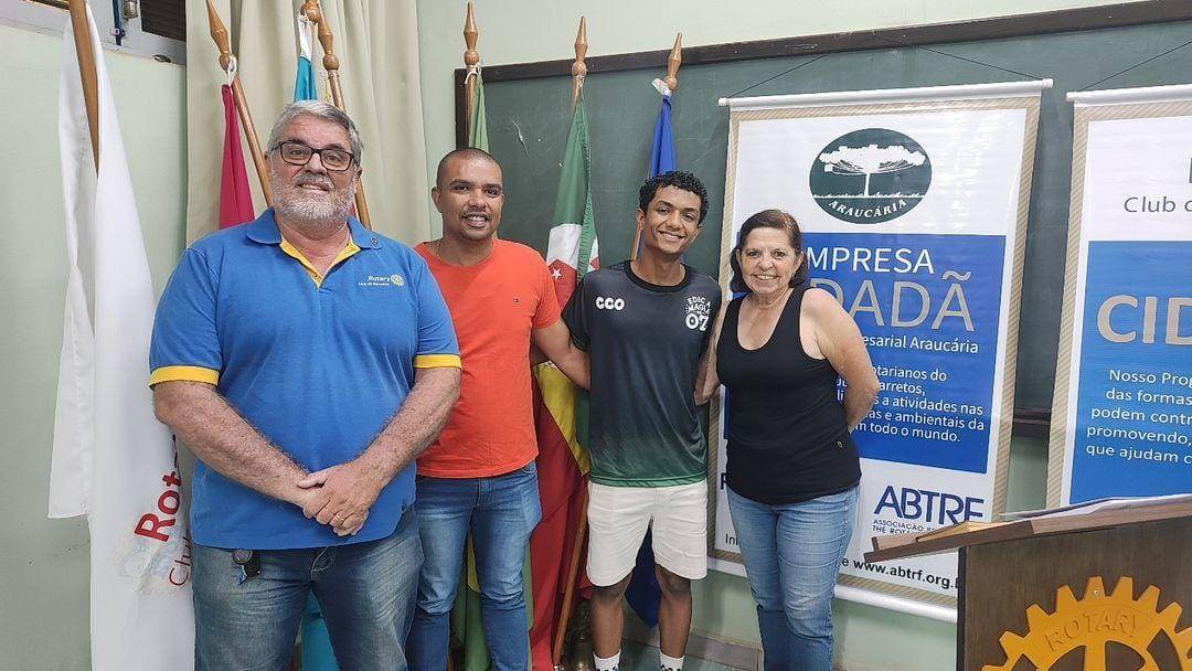 Candidatos à Intercâmbio Alex e João Pedro Participam da Reunião Ordinária do Rotary Club de Barretos