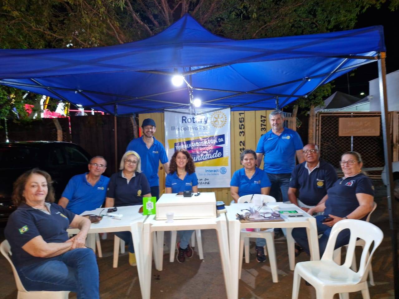 Rotary Club de Ilha Solteira Trabalha no Estacionamento da Fapic Para Finalizar Recursos Para Projeto Global