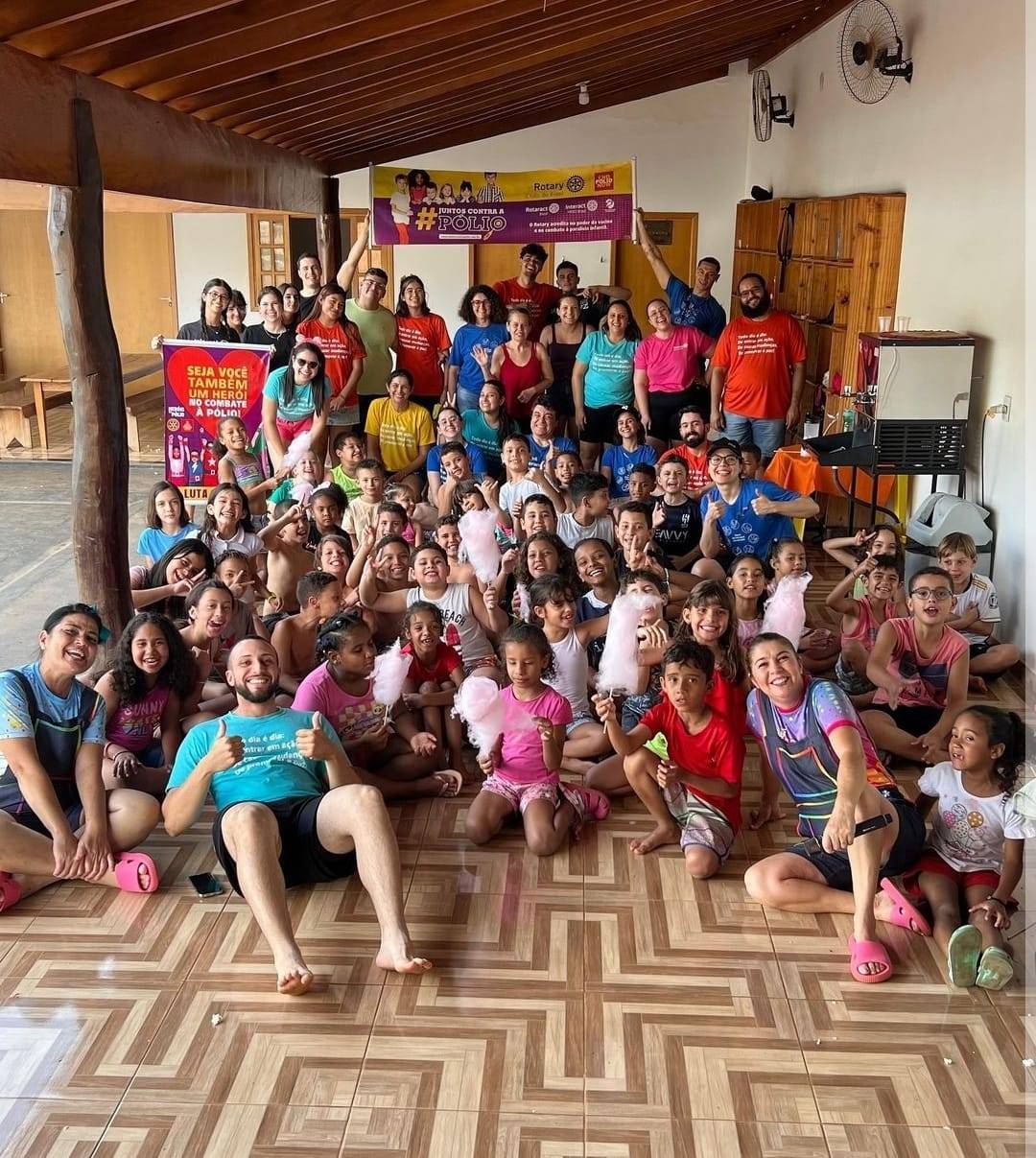 Rotaract Club de Tanabi Comemora Dia das Crianças em Família Rotária Com a Presença do Lar das Crianças de Tanabi