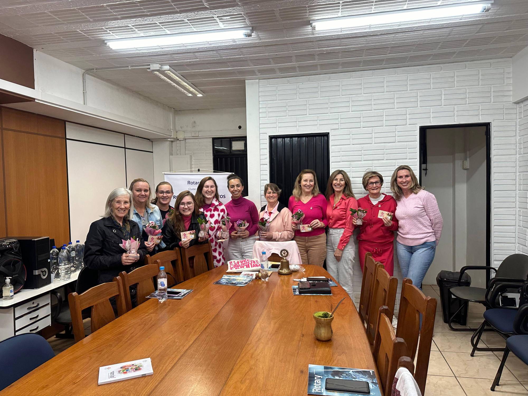 Mulheres do Rotary Club de Teutônia presentes na reunião