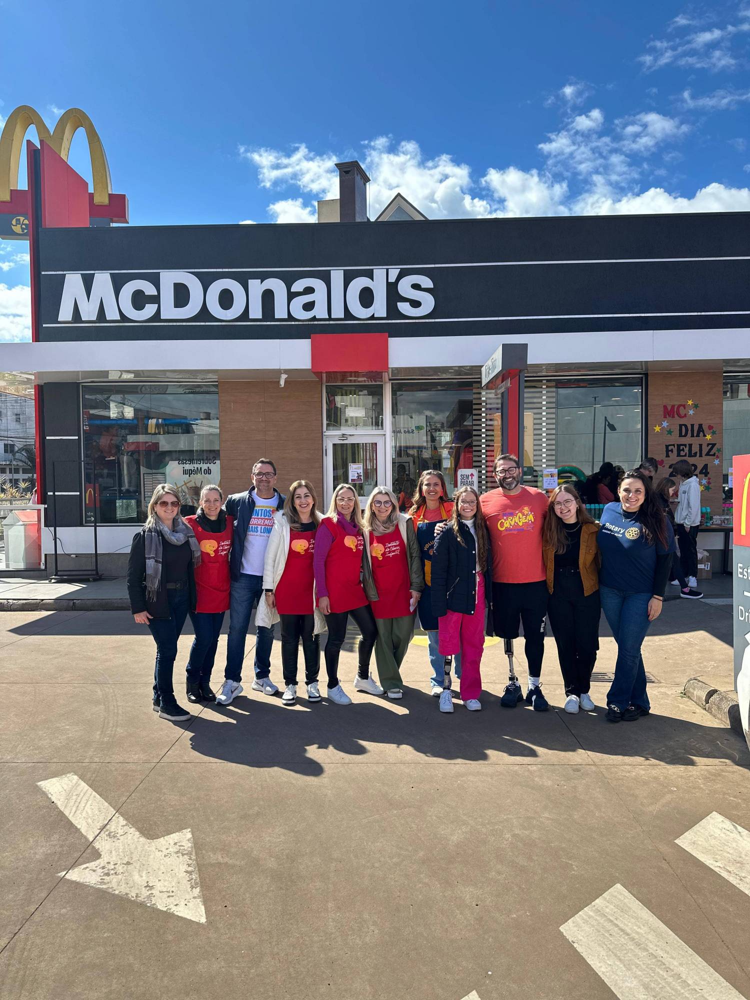 Voluntários na Ação do McDia Feliz