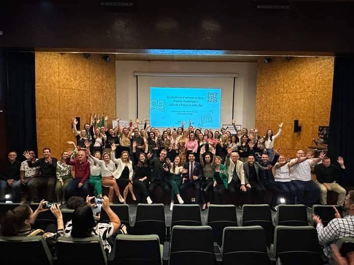 Rotarianos e professores homenageados
