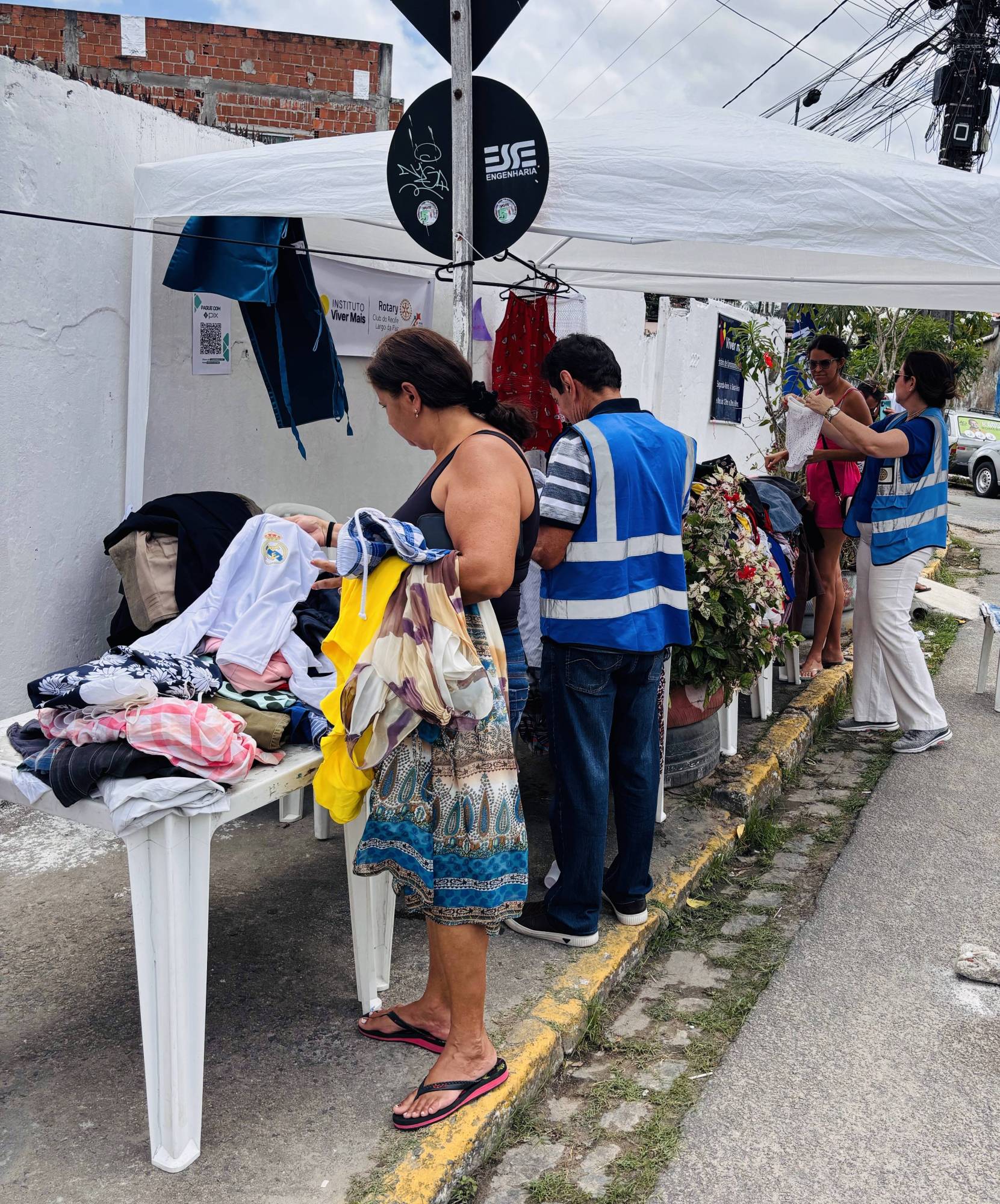 Bazar em Prol do Instituto Viver Mais.