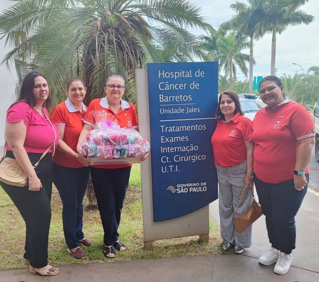 Casa da Amizade de Ouroeste e Rotary Club de Ouroeste esteviveram no Hospital do amor de Jales para a entrega de doações
