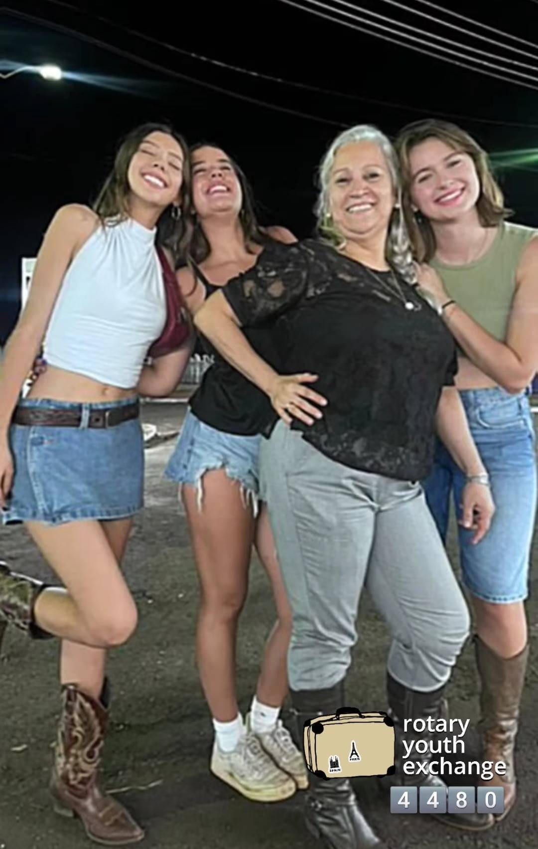 Intercambistas Camila, Eden e Maggie Prestigiam a FAPIC Festa do Peão de Ilha Solteira 