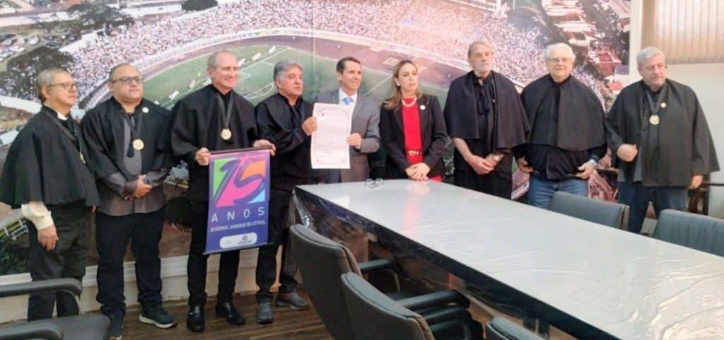 Academia Jahuense de Letras Homenageia Educadores de Jaú