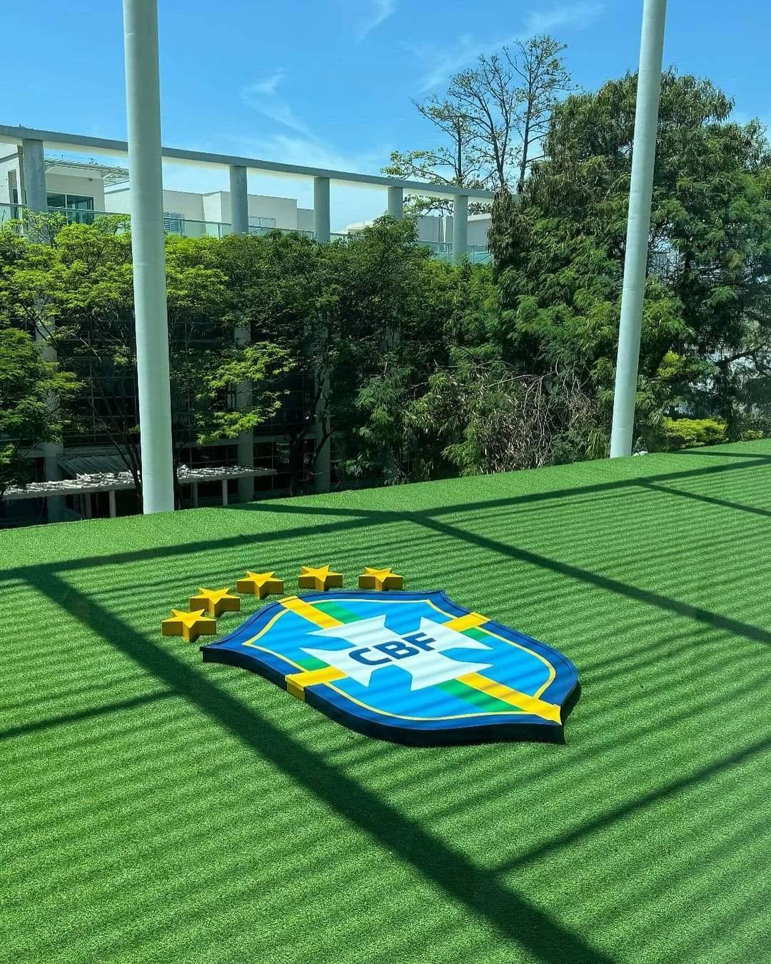 Diretor do Rotary International Henrique Vasconcelos esteve presente na Confederação Brasileira de Futebol (CBF) para firmar a parceria com o Rotary no Brasl