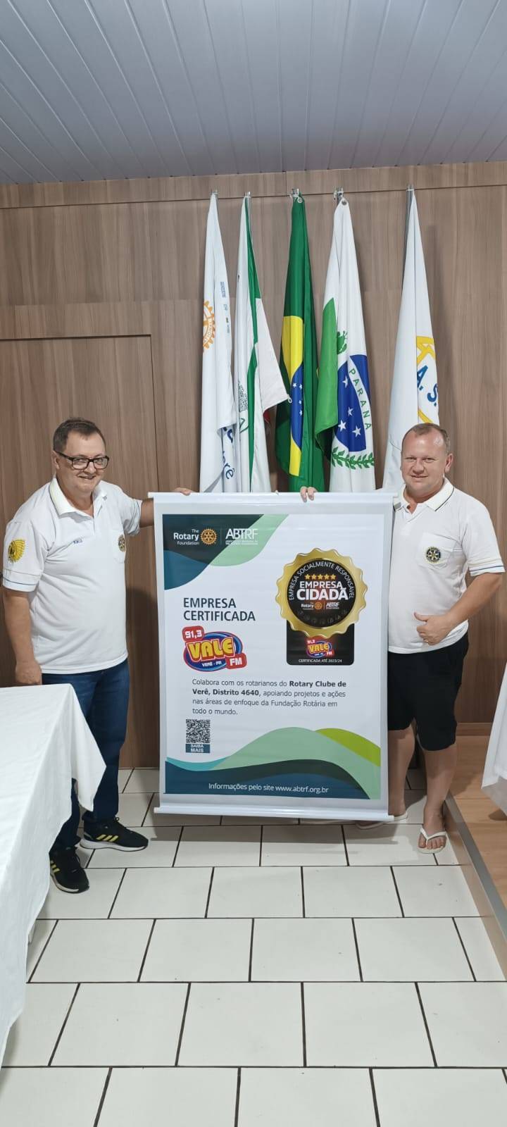 Na foto, o presidente do Rotary Club de Verê, Sr. Valmir Fabiane e o proprietário da Vale FM, Senhor Janatan Fabiane.