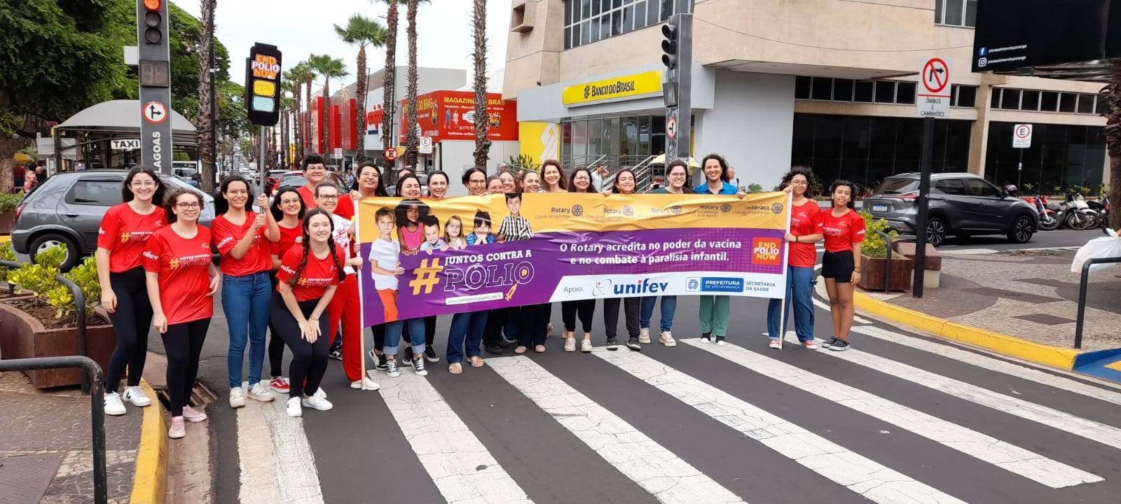 Os quatro clubes de Votuporanga juntamente com o Interact uniram forças com a Secretaria da Saúde da cidade e fizeram uma grande manifestação contra a Poliomielite