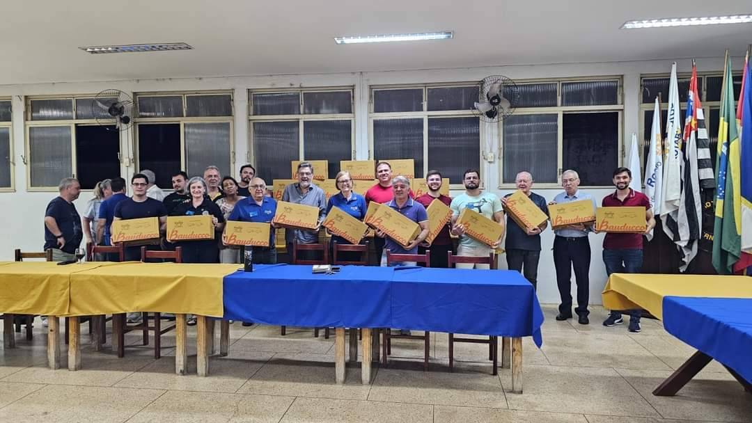 Rotary Club Jahu - Norte Parabeniza a Empresa Expresso Rodoviário Rege Que Por Meio da Rica Log Transportes Realizou a Doação de 2.880 Pães de Leite 