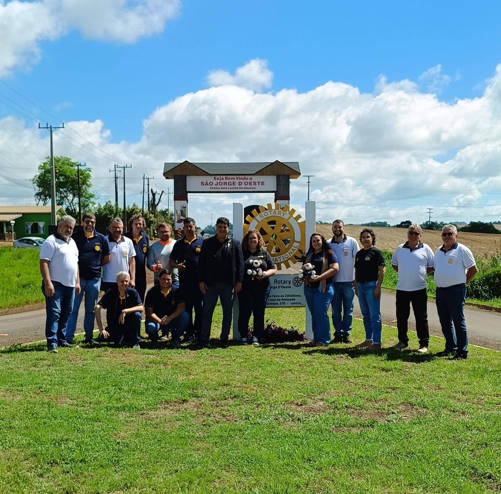 Governador do Distrito 4640 - Luiz Carlos Alves de Oliveira e sua esposa Kátia são recepcionados pelos rotarianos de São Jorge D'Oeste.