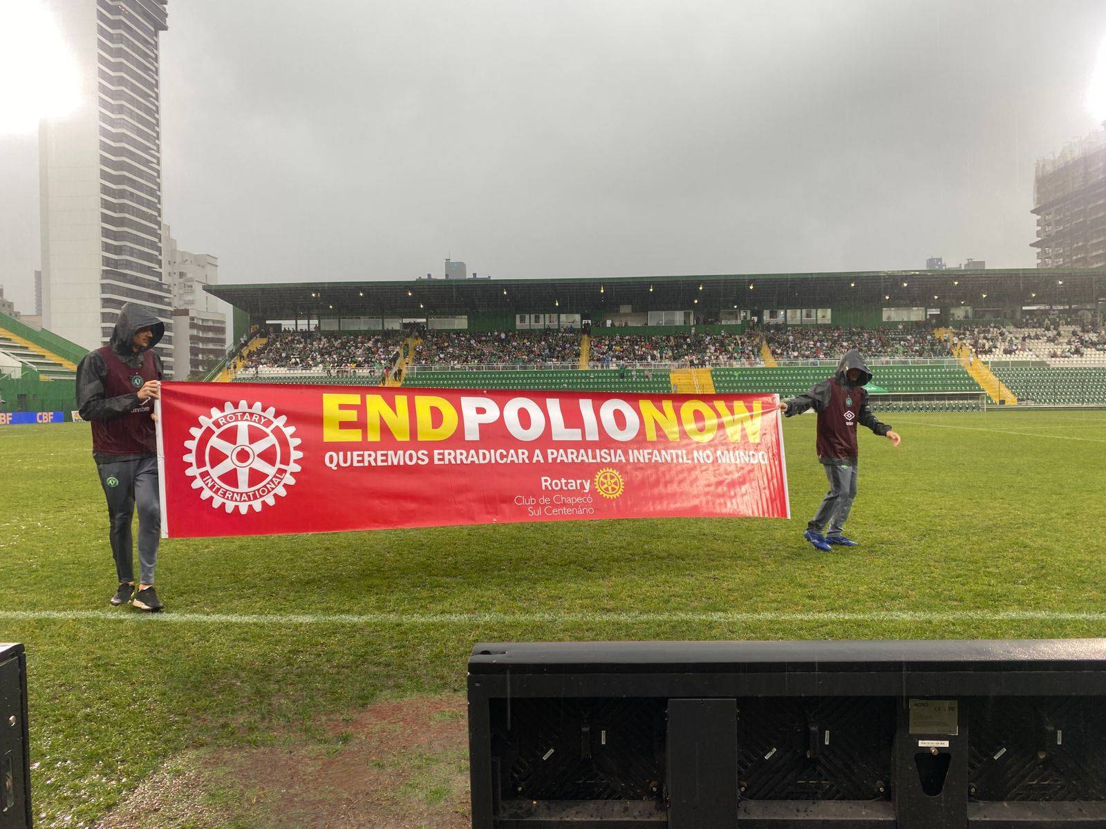 Faixa da Polio no jogo da Chapecoense