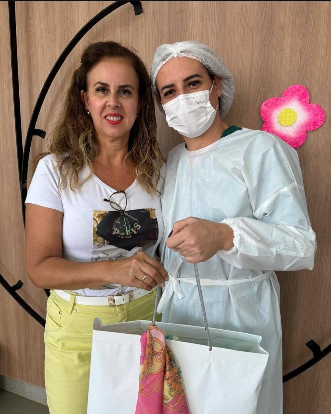 Casa da Amizade de Itápolis Realizou a Entrega da 2ª Doação de Lenços na Santa Casa de Araraquara