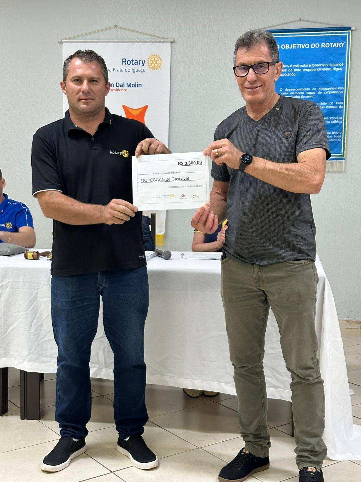 Entrega de cheque a Uopeccan. 