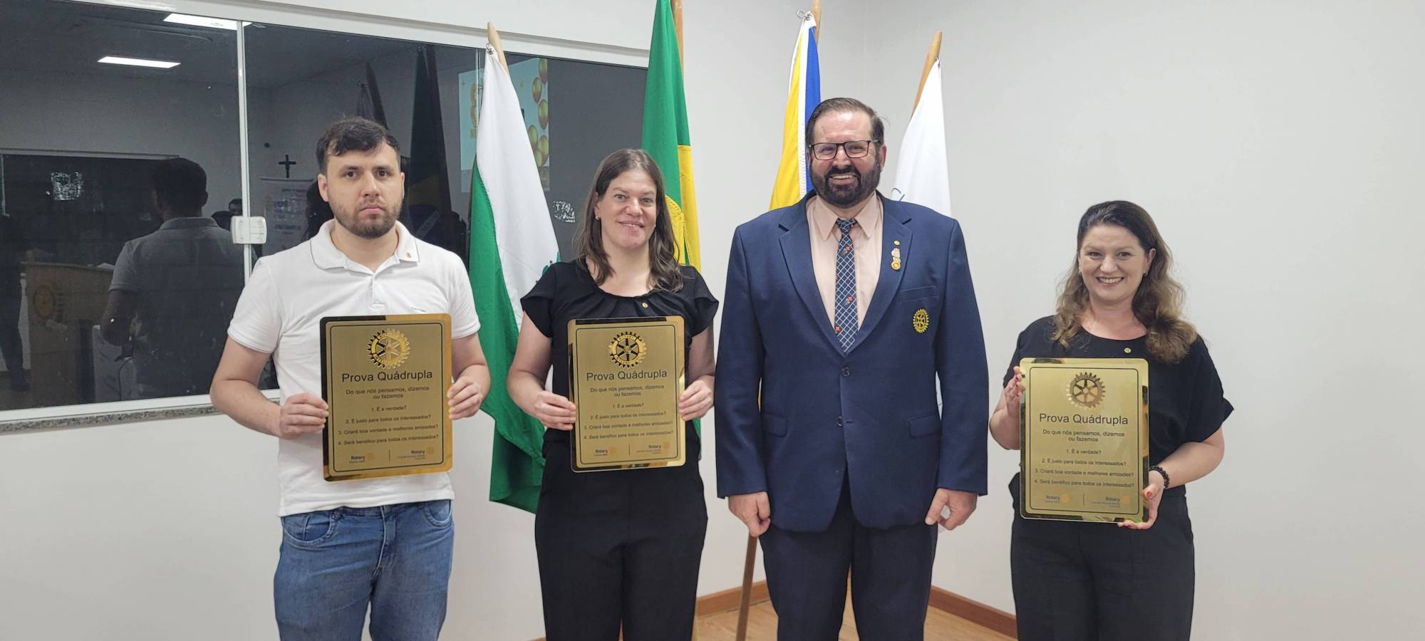 Willian Hoffmann, Elissandra Porta e Adriana Reolon com Governador assistente José Constantino.