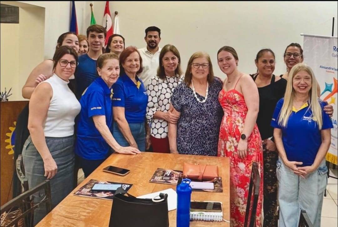 Rotary Club de Lins - Sul Realiza Primeira Reunião de Novembro com a Visita da Intercambista Canadense Alika