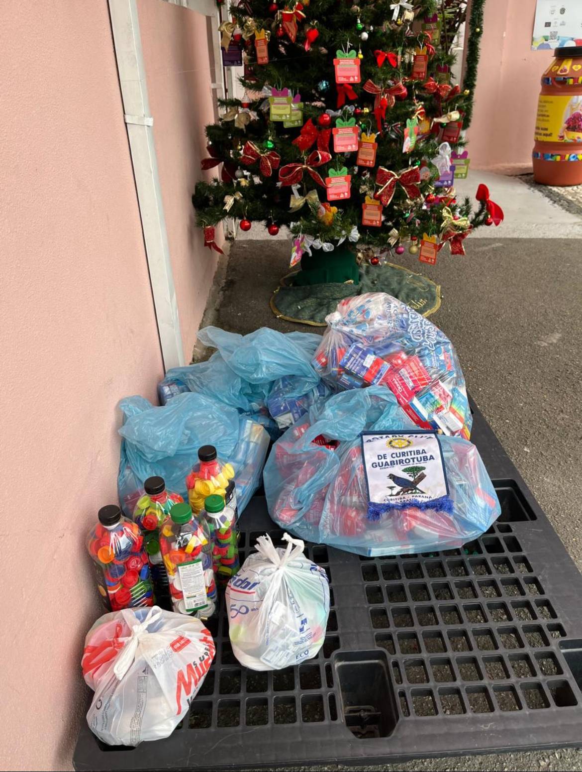 TAMPINHAS PLÁSTICAS E REMÉDIOS DOADOS