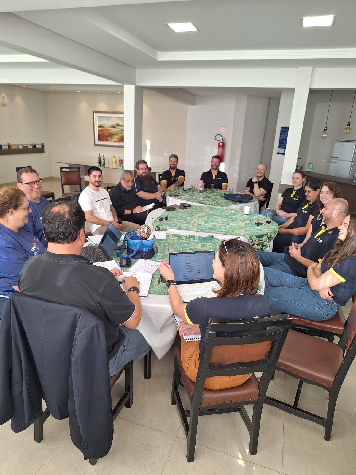 A Assembleia junto ao Governador ano rotário 2024/25 Luiz Carlos Alves de Oliveira e esposa Kátia, realizada no dia 16/10/2024, contou com a presença expressiva dos companheiros do club. 