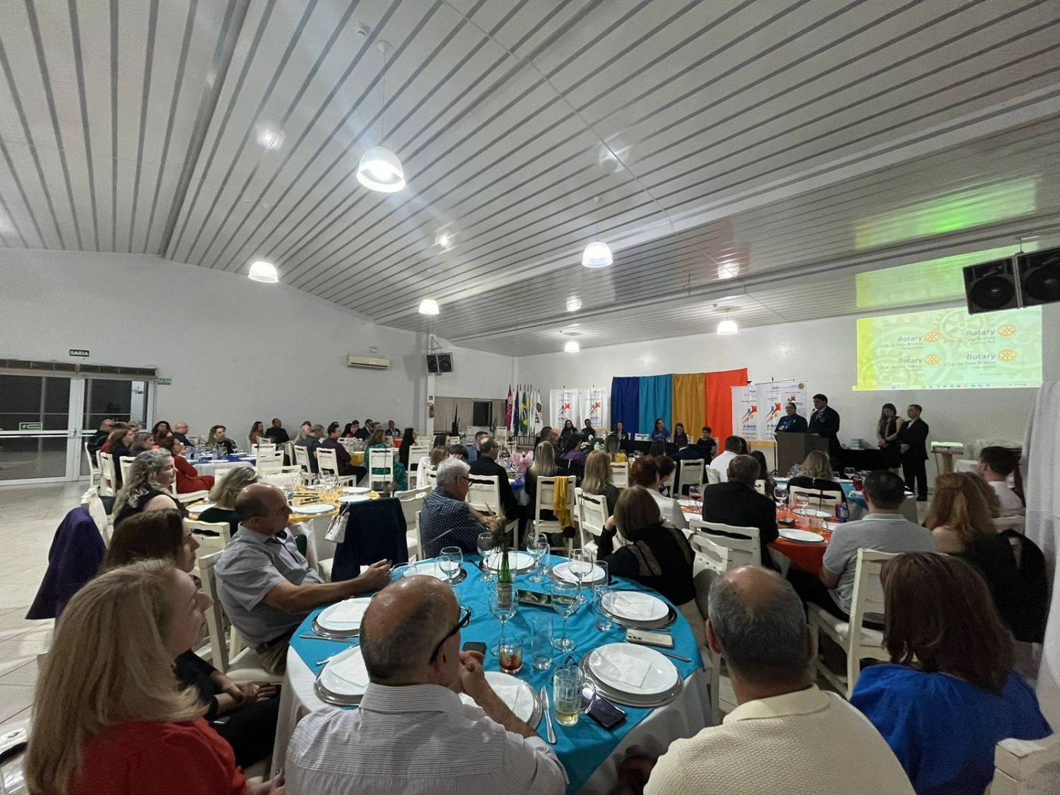 A Festiva Conjunta da Visita oficial do Governador Luiz Carlos e Kátia promovida pelos Rotarys de Pato Branco Araucária, Cristo Rei, Guarani e Vila Nova, aconteceu no dia 18/10/2024, e fechou com chave de ouro a visita de nosso governador à cidade. 