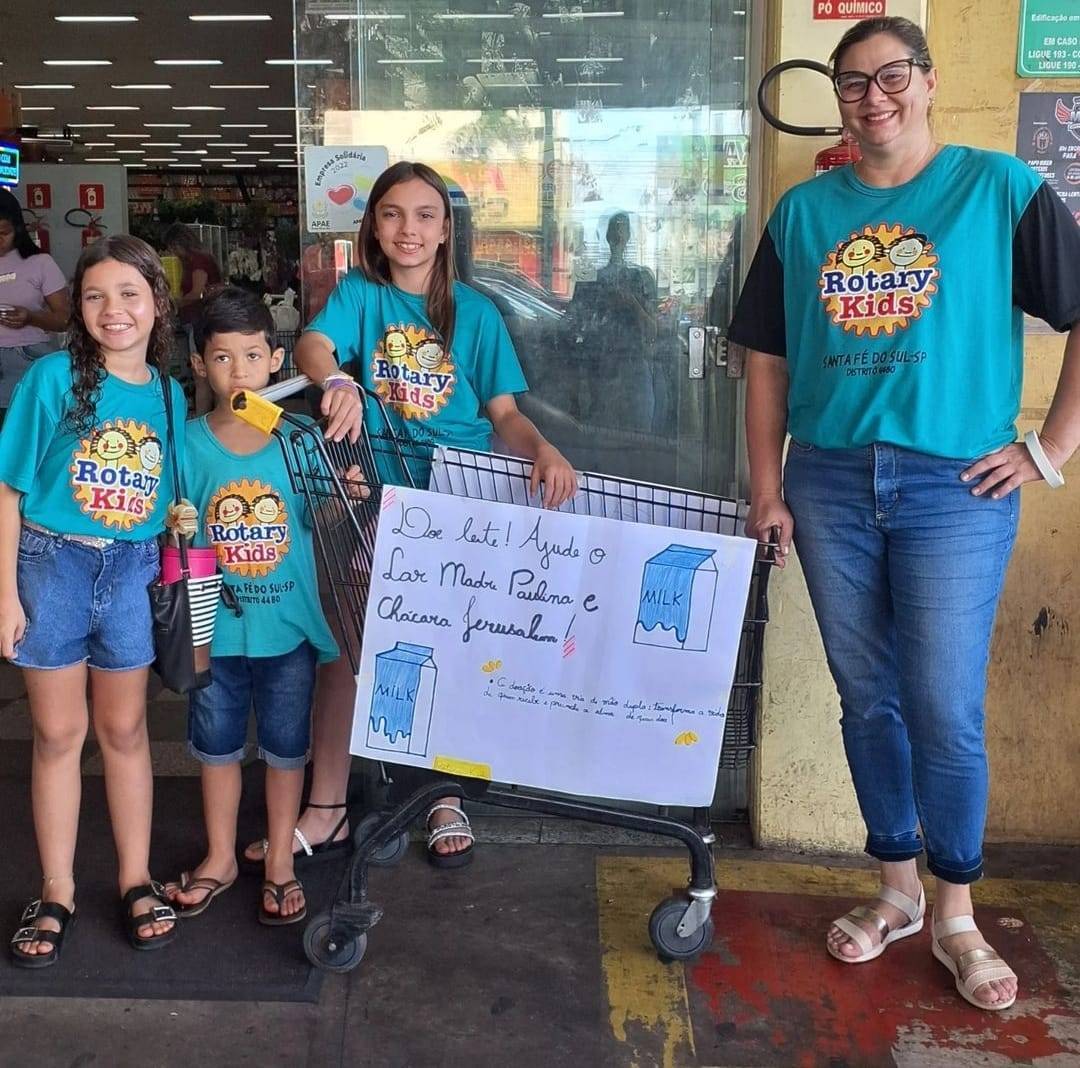 Rotary Kids do Rotary Club de Santa Fé do Sul Realizam Campanha de Arrecadação de Leite 