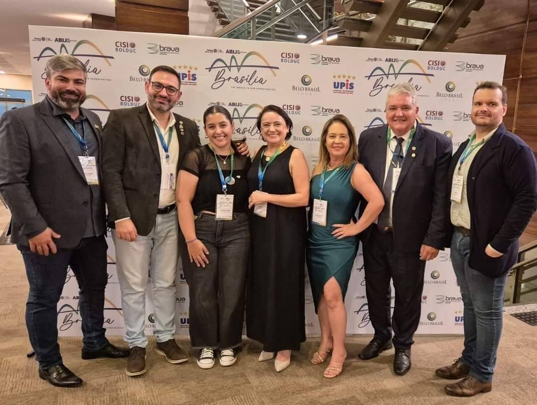 Equipe de intercâmbio de jovens e novas Gerações do Rotary Distrito 4480 junto com o Casal Eleito 2025-2026 Marco Aurélio e Cláudia presentes na 43°Conferência Abij realizada na cidade de Brasília