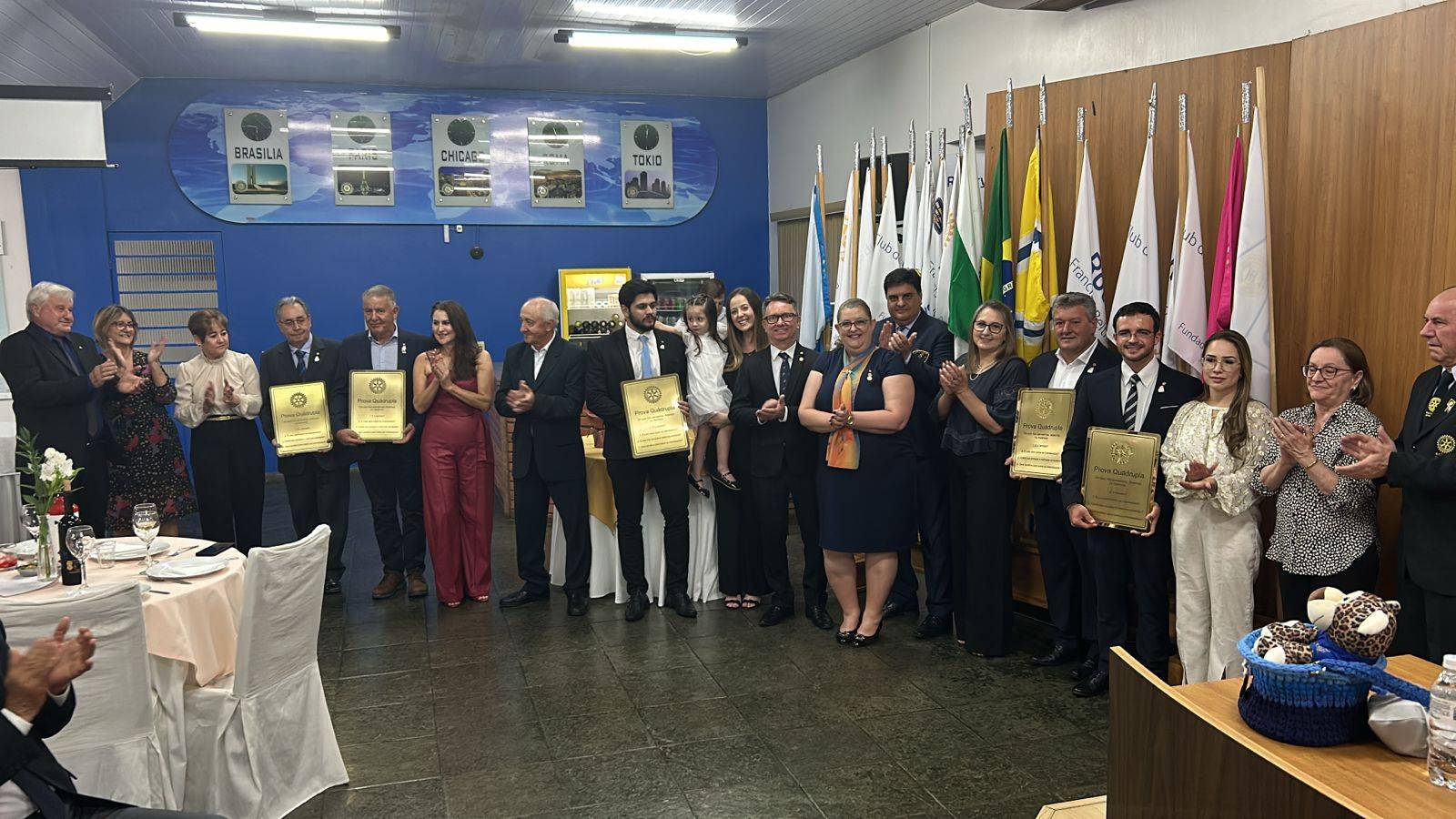 EMPOSSADOS CINCO NOVOS COMPANHEIROS NO ROTARY CLUBE DE FRANCISCO  BELTRÃO INTEGRAÇÃO