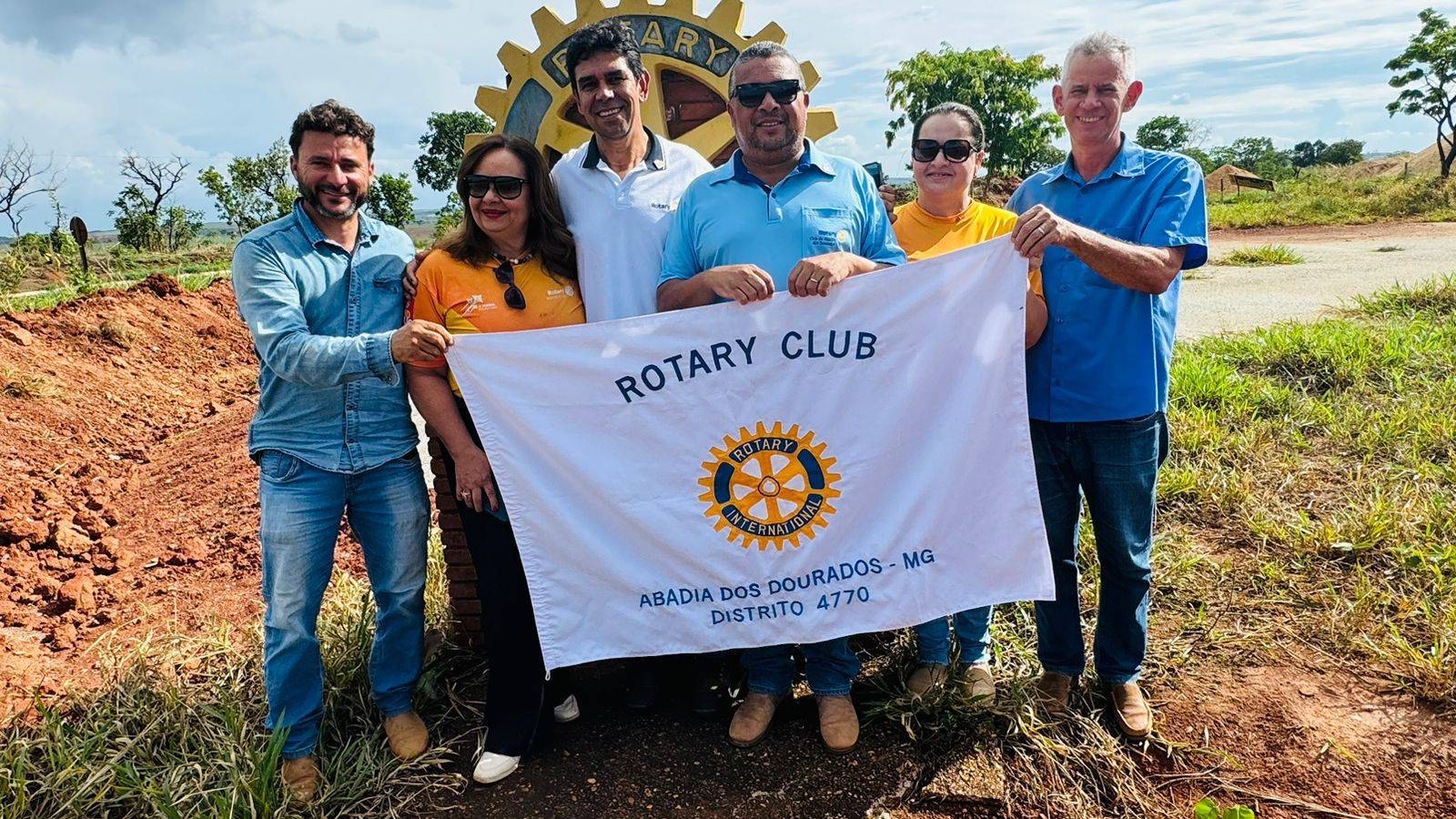 Governadora Marilene Rezende e a Coordenadora Distrital das casas da amizade Eliana Morais visitam o Rotary Club de Abadia dos Dourados